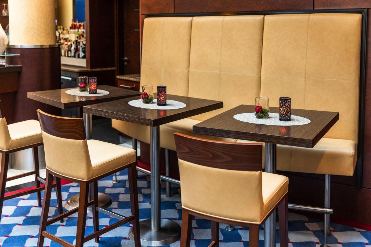 Steigenberger Hotel De Saxe Dresde Exterior foto Bar stools