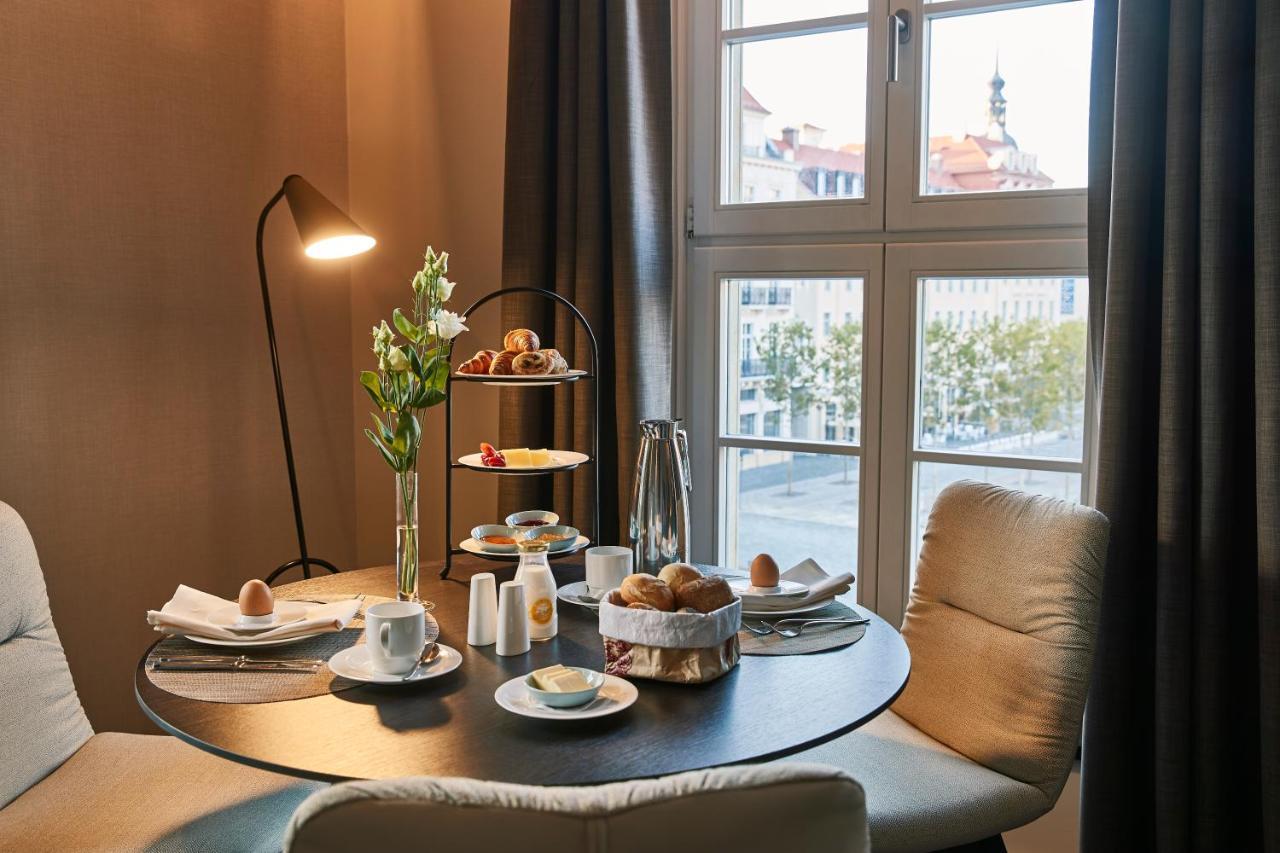 Steigenberger Hotel De Saxe Dresde Exterior foto Afternoon tea at the Hotel Axelmannstein